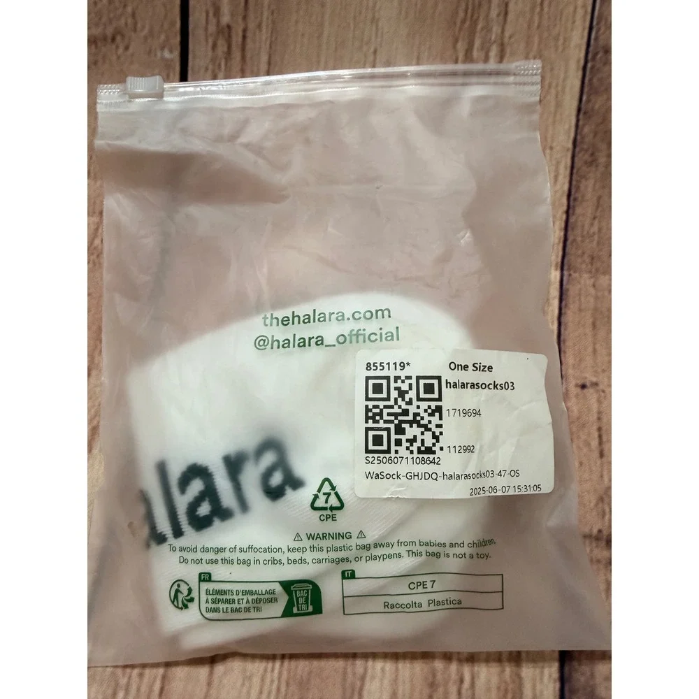 Halara Womens Ankle Socks White Logo Athletic Low Cut Heel Tab One Size NEW